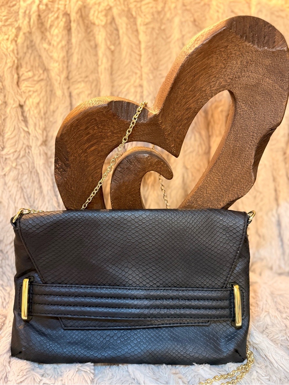 Sam& Libby Chic Black Textured Chain-Shoulder Clutch